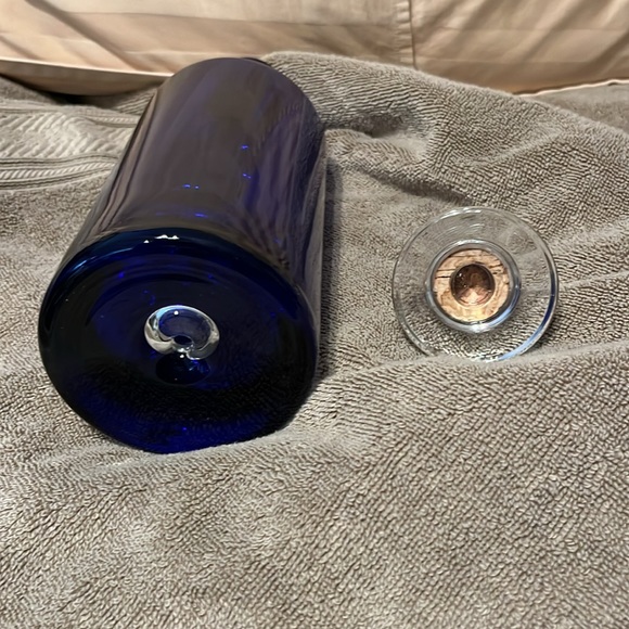 Beautiful Ultimat Vodka decanter cobalt blue with clear stopper and base empty - Picture 6 of 7